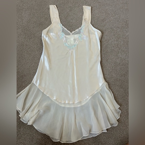 Victoria's Secret 100% Chemise with Lace Detail - Picture 1 of 10